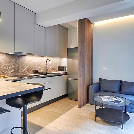 City-Center Apartment In Vibrant Monastiraki, Атина Екстериор снимка