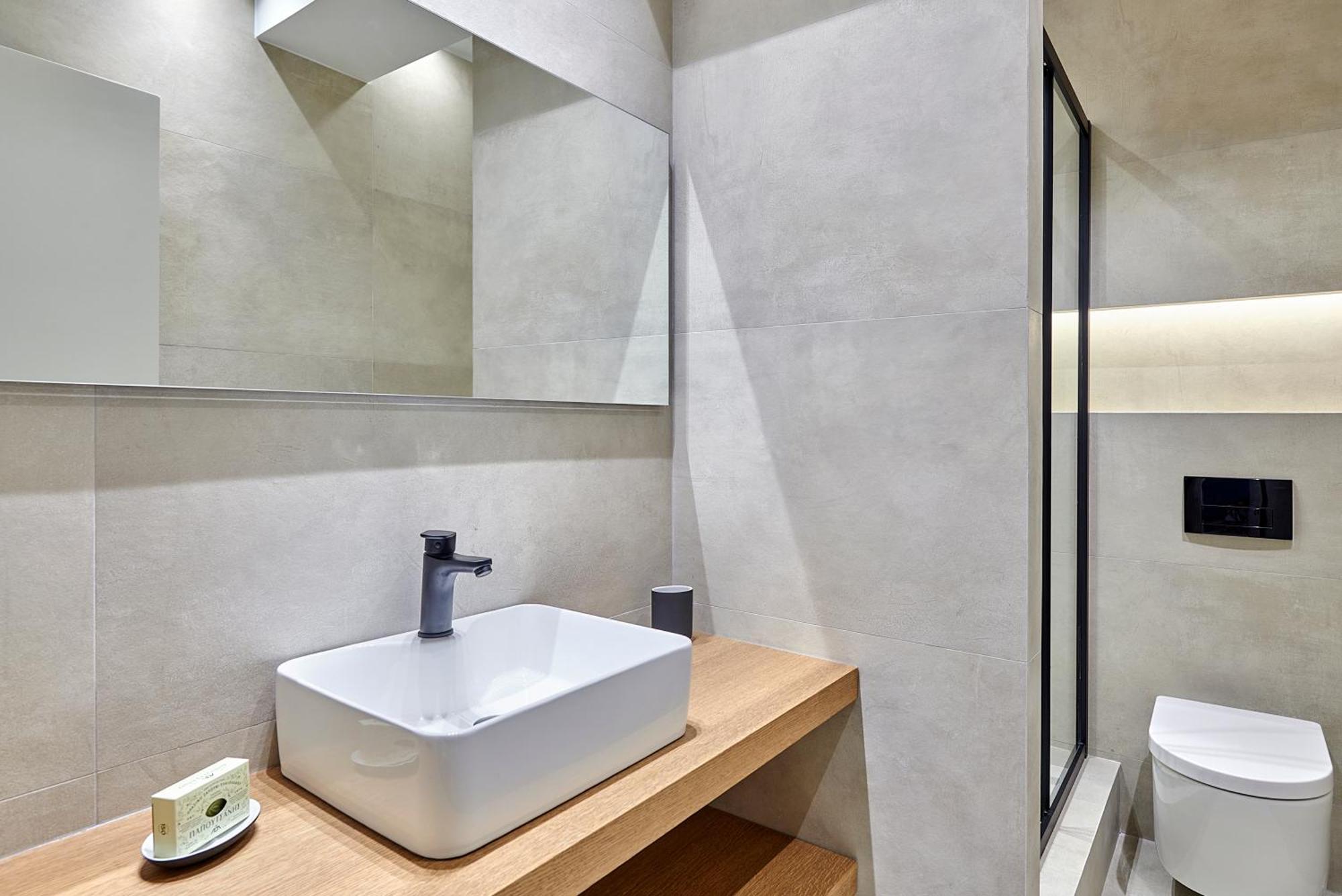 City-Center Apartment In Vibrant Monastiraki, Атина Екстериор снимка