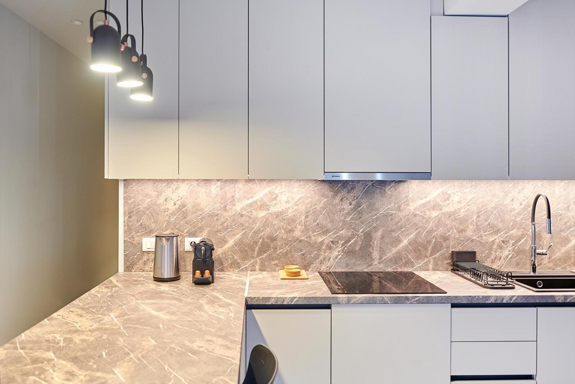 City-Center Apartment In Vibrant Monastiraki, Атина Екстериор снимка